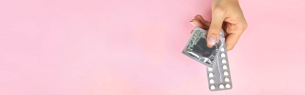 Keegi hoiab käes rasestumisvastaseid vahendeid